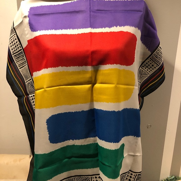 30’inches Polyester scarf. Made in Italy. - Picture 3 of 4